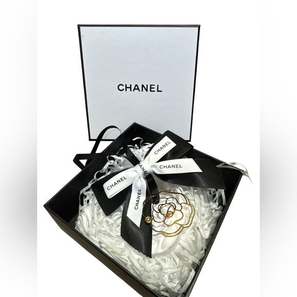 CHANEL NIB ORNAMENTAL RIBBON ESSENTIAL OIL DIFFUSER - Picture 1 of 3